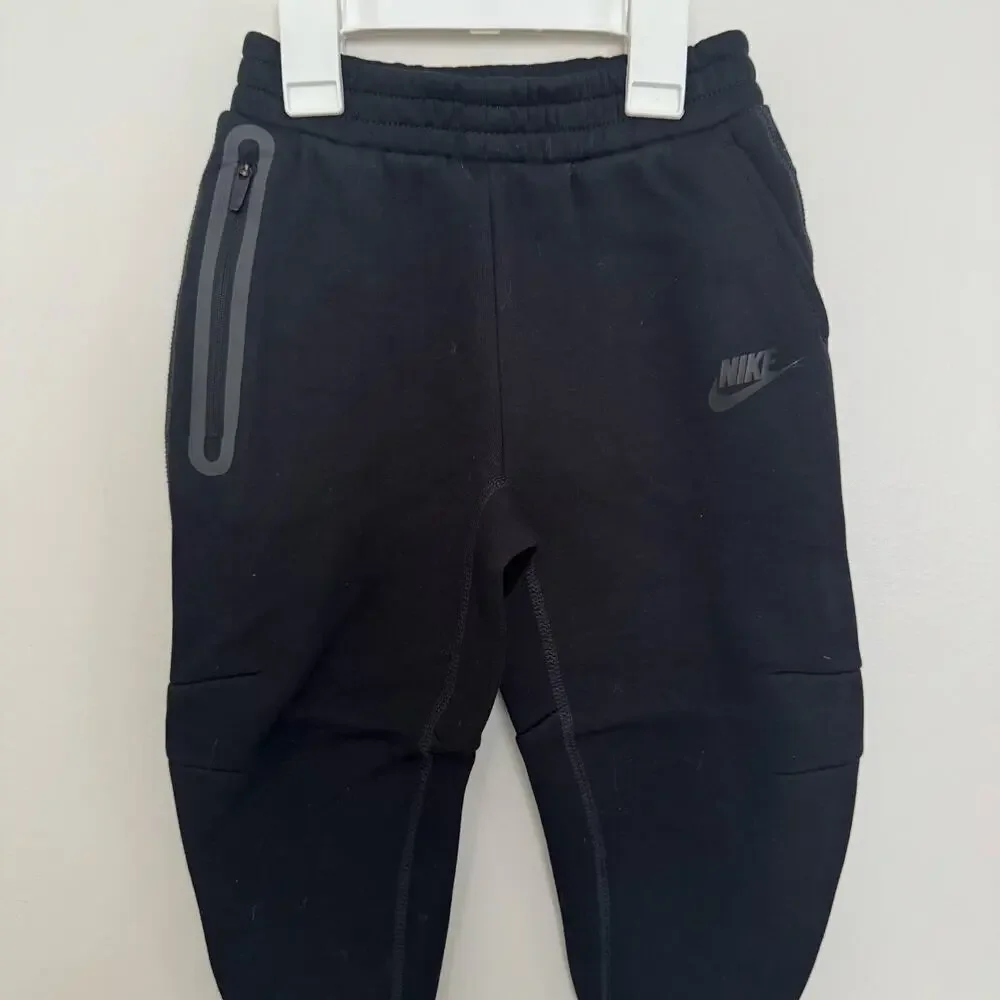 Nike Tech Fleece Joggers in Black